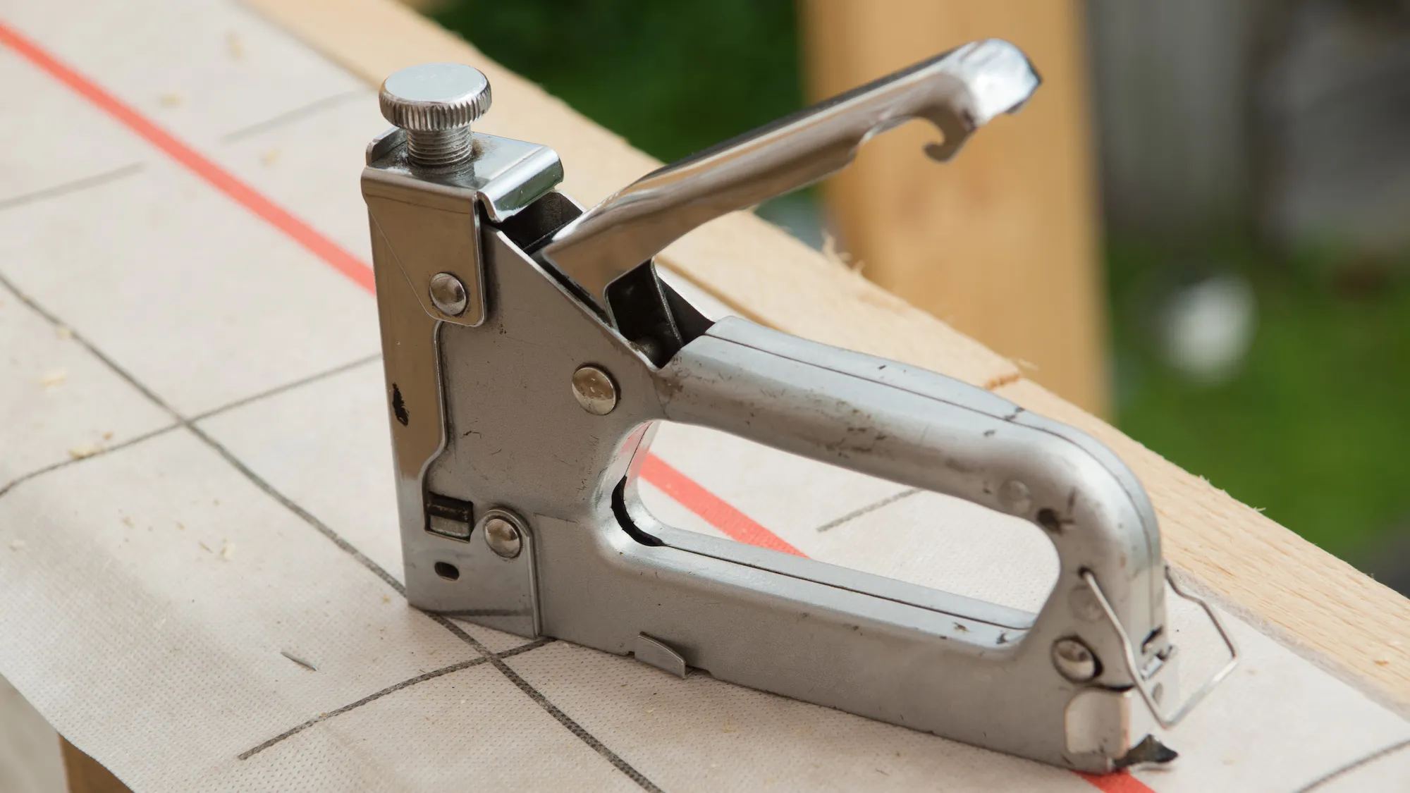 Best Staple Gun For Canvas Stretching